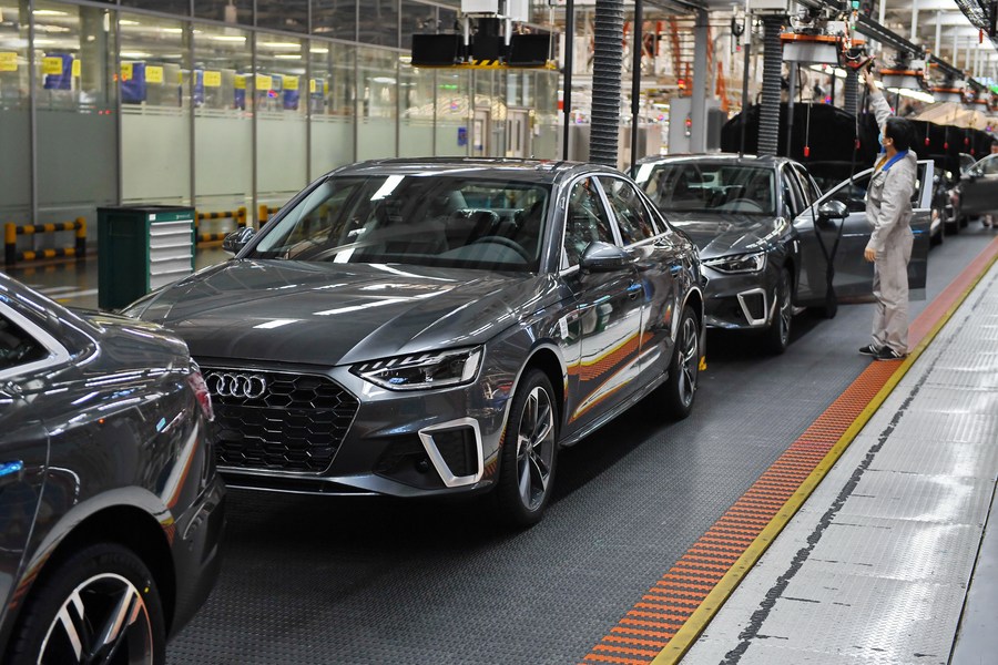A worker tests vehicles at the assembly workshop of FAW-Volkswagen Automobile Co., Ltd. in Changchun, northeast China's Jilin Province, Nov. 23, 2020. (Xinhua/Zhang Nan) CbsbeeE007036 20210218 CBMFN0A002