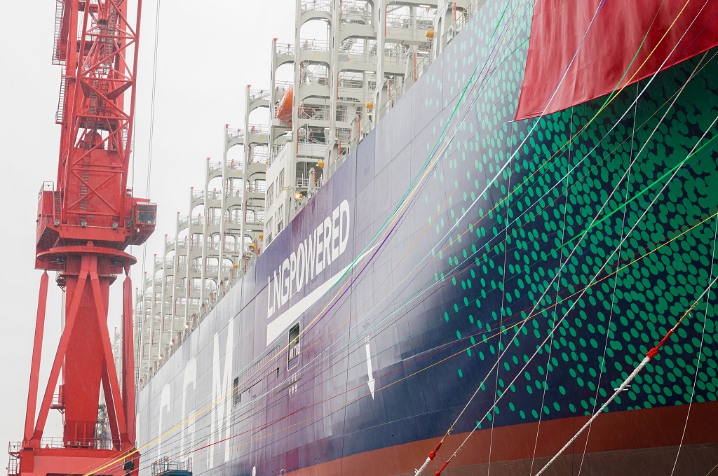 Photo taken on May 26, 2021 shows the mega dual-powered container ship in east China's Shanghai. (Xinhua/Ding Ting) XxjpweE007004 20210527 CBMFN0A003