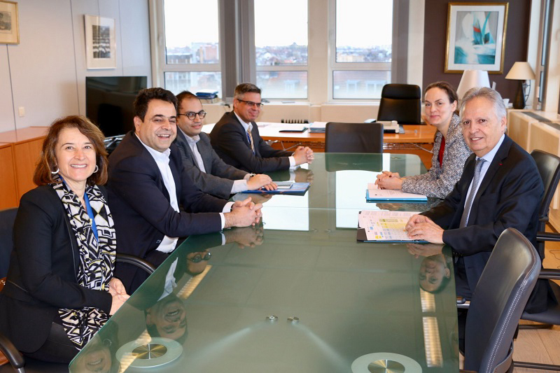 &Eta; &nu;&eta;&sigma;&iota;&omega;&tau;&iota;&kappa;ό&tau;&eta;&tau;&alpha; &sigma;&tau;&omicron; &epsilon;&pi;ί&kappa;&epsilon;&nu;&tau;&rho;&omicron; &tau;&eta;&sigmaf; &sigma;&upsilon;&nu;ά&nu;&tau;&eta;&sigma;&eta;&sigmaf; &tau;&omicron;&upsilon; &Alpha;&nu;&alpha;&pi;&lambda;&eta;&rho;&omega;&tau;ή &Upsilon;&pi;&omicron;&upsilon;&rho;&gamma;&omicron;ύ &Nu;&alpha;&upsilon;&tau;&iota;&lambda;ί&alpha;&sigmaf; &mu;&epsilon; &tau;&eta;&nu; &Epsilon;&pi;ί&tau;&rho;&omicron;&pi;&omicron; &Sigma;&upsilon;&nu;&omicron;&chi;ή&sigmaf; Corina Creţu 