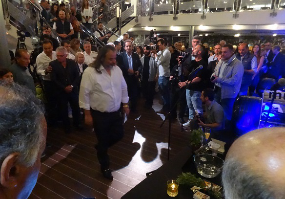 H SEAJETS &epsilon;&gamma;&kappa;&alpha;&iota;&nu;&iota;ά&zeta;&epsilon;&iota; &kappa;&alpha;&iota; &kappa;&alpha;&lambda;&omega;&sigma;&omicron;&rho;ί&zeta;&epsilon;&iota; &tau;&omicron; WorldChampion Jet &sigma;&tau;&omicron;&nu; &sigma;&tau;ό&lambda;&omicron; &tau;&eta;&sigmaf;