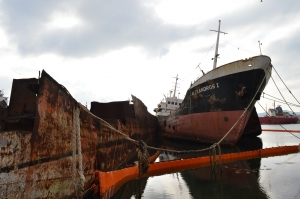 &Tau;&alpha; &tau;&rho;ί&alpha; &pi;&iota;&omicron; &epsilon;&pi;&iota;&kappa;ί&nu;&delta;&upsilon;&nu;&alpha; &pi;&lambda;&omicron;ί&alpha;-&nu;&alpha;&upsilon;ά&gamma;&iota;&alpha; &alpha;&pi;&omicron;&mu;&alpha;&kappa;&rho;ύ&nu;&omicron;&nu;&tau;&alpha;&iota; ά&mu;&epsilon;&sigma;&alpha; &alpha;&pi;ό &tau;&eta;&nu; &Epsilon;&lambda;&epsilon;&upsilon;&sigma;ί&nu;&alpha;