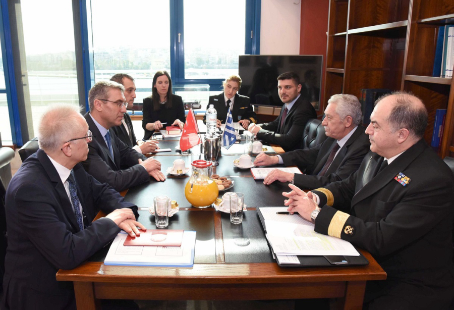 &Sigma;&upsilon;&nu;ά&nu;&tau;&eta;&sigma;&eta; &tau;&omicron;&upsilon; &Upsilon;&Nu;&Alpha;&Nu;&Pi; &Phi;. &Kappa;&omicron;&upsilon;&beta;έ&lambda;&eta; &mu;&epsilon; &tau;&omicron;&nu; &pi;&rho;έ&sigma;&beta;&eta; &tau;&eta;&sigmaf; &Tau;&omicron;&upsilon;&rho;&kappa;ί&alpha;&sigmaf; &sigma;&tau;&eta;&nu; &Epsilon;&lambda;&lambda;ά&delta;&alpha;