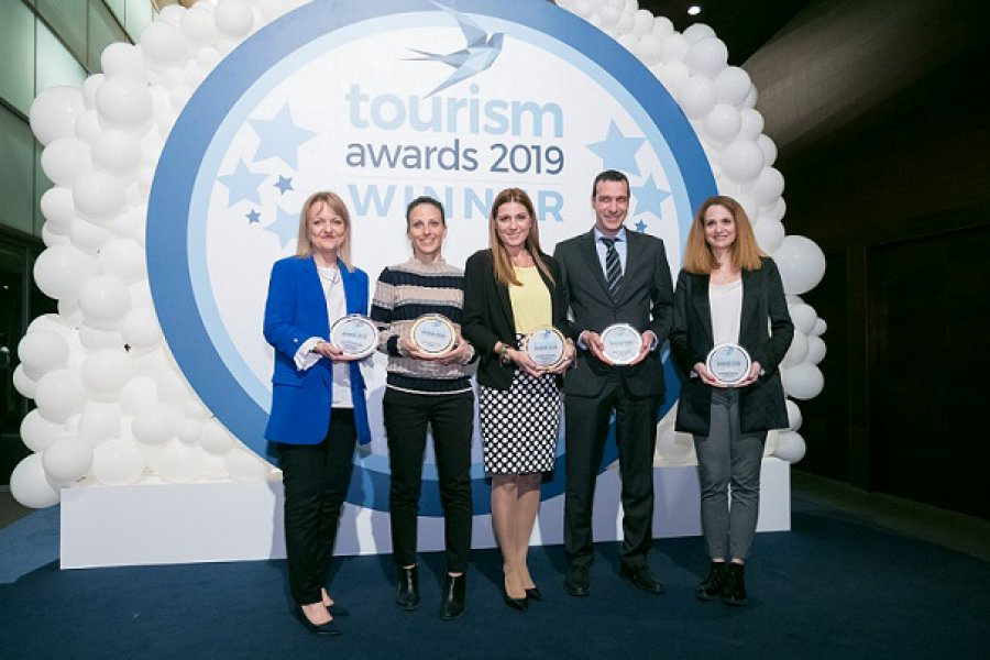 &Pi;έ&nu;&tau;&epsilon; &beta;&rho;&alpha;&beta;&epsilon;ί&alpha; &gamma;&iota;&alpha; &tau;&eta;&nu; Attica Group &sigma;&tau;&alpha; Tourism Awards 2019