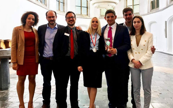 &Sigma;&alpha;&rho;ώ&nu;&epsilon;&iota; &eta; &Nu;&omicron;&mu;&iota;&kappa;ή &Alpha;&theta;&eta;&nu;ώ&nu; &sigma;&tau;&omicron;&upsilon;&sigmaf; &delta;&iota;&epsilon;&theta;&nu;&epsilon;ί&sigmaf; &delta;&iota;&alpha;&gamma;&omega;&nu;&iota;&sigma;&mu;&omicron;ύ&sigmaf;