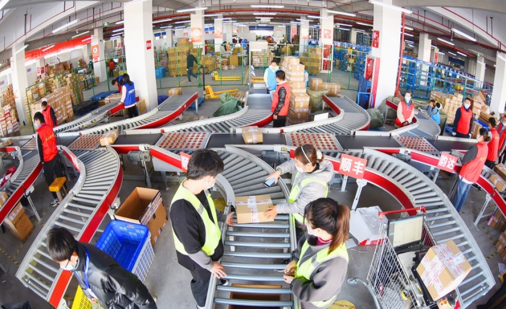Workers sort out packages at a sorting center in Lianyungang, east China's Jiangsu Province, Nov. 11, 2020, on the occasion of an annual online shopping spree. (Photo by Geng Yuhe/Xinhua)