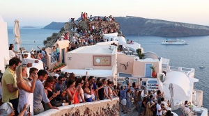 &Upsilon;&pi;&epsilon;&rho;&tau;&omicron;&upsilon;&rho;&iota;&sigma;&mu;ό&sigmaf;: &Eta; &theta;ά&lambda;&alpha;&sigma;&sigma;&alpha; &delta;ί&nu;&epsilon;&iota; &tau;&eta;&nu; &lambda;ύ&sigma;&eta;