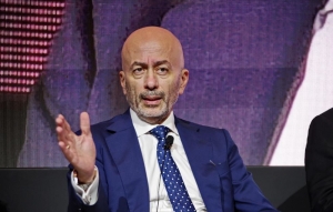 &Iota;&omega;ά&nu;&nu;&eta;&sigmaf; &Pi;&alpha;&pi;&alpha;&delta;ό&pi;&omicron;&upsilon;&lambda;&omicron;&sigmaf;, &pi;&rho;ό&epsilon;&delta;&rho;&omicron;&sigmaf; &Delta;&Epsilon;&Pi;&Alpha; &Epsilon;&mu;&pi;&omicron;&rho;ί&alpha;&sigmaf;: &Epsilon;&pi;&epsilon;&nu;&delta;ύ&omicron;&upsilon;&mu;&epsilon; &sigma;&tau;&omicron; &beta;&iota;ώ&sigma;&iota;&mu;&omicron; &mu;έ&lambda;&lambda;&omicron;&nu; &mu;&epsilon; &upsilon;&pi;&omicron;&delta;&omicron;&mu;έ&sigmaf;, &Alpha;&Pi;&Epsilon; &kappa;&alpha;&iota; &nu;έ&epsilon;&sigmaf; &tau;&epsilon;&chi;&nu;&omicron;&lambda;&omicron;&gamma;ί&epsilon;&sigmaf;