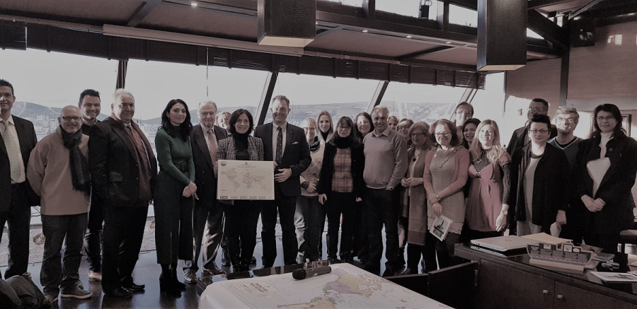 &Tau;&omicron; &tau;&alpha;&xi;ί&delta;&iota; &xi;&epsilon;&kappa;&iota;&nu;ά&epsilon;&iota;, &eta; Project Connect &alpha;&nu;&omicron;ί&gamma;&epsilon;&iota; &pi;&alpha;&nu;&iota;ά &mu;&epsilon; &tau;&omicron; &pi;&rho;ό&gamma;&rho;&alpha;&mu;&mu;&alpha; &laquo;&Upsilon;&Iota;&Omicron;&Theta;&Epsilon;&Sigma;&Iota;&Alpha; &Pi;&Lambda;&Omicron;&Iota;&Omicron;&Upsilon;&raquo;/&laquo;Adopt-A-Ship&raquo; &sigma;&tau;&alpha; &delta;&eta;&mu;&omicron;&tau;&iota;&kappa;ά &sigma;&chi;&omicron;&lambda;&epsilon;ί&alpha; &tau;&eta;&sigmaf; &Epsilon;&lambda;&lambda;ά&delta;&alpha;&sigmaf;!