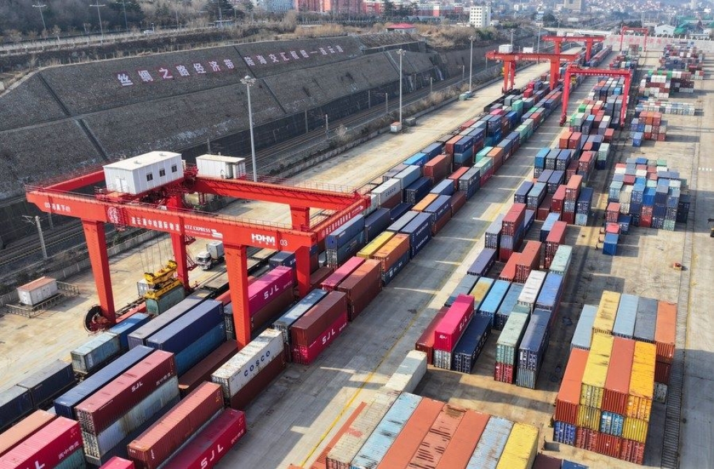 This aerial photo taken on Jan. 1, 2024 shows containers being loaded at China-Kazakhstan (Lianyungang) logistics cooperation base in Lianyungang, east China's Jiangsu Province. (Photo by Wang Jianmin/Xinhua)