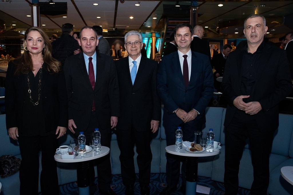 &Alpha;&pi;ό &tau;&alpha; &alpha;&rho;&iota;&sigma;&tau;&epsilon;&rho;ά &pi;&rho;&omicron;&sigmaf; &tau;&alpha; &delta;&epsilon;&xi;&iota;ά: Ά&nu;&tau;&zeta;&epsilon;&lambda;&alpha; &Gamma;&kappa;&epsilon;&rho;έ&kappa;&omicron;&upsilon;, &Pi;&rho;ό&epsilon;&delta;&rho;&omicron;&sigmaf; &tau;&omicron;&upsilon; &Epsilon;&Omicron;&Tau;, &Gamma;&iota;ά&nu;&nu;&eta;&sigmaf; &Pi;&lambda;&alpha;&kappa;&iota;&omega;&tau;ά&kappa;&eta;&sigmaf;, &Upsilon;&pi;&omicron;&upsilon;&rho;&gamma;ό&sigmaf; &Nu;&alpha;&upsilon;&tau;&iota;&lambda;ί&alpha;&sigmaf;, &Kappa;&omega;&sigma;&tau;ά&kappa;&eta;&sigmaf;  &Lambda;&omicron;ΐ&zeta;&omicron;&upsilon;, &Pi;&rho;ό&epsilon;&delta;&rho;&omicron;&sigmaf; &Delta;&iota;&omicron;&iota;&kappa;&eta;&tau;&iota;&kappa;&omicron;ύ &Sigma;&upsilon;&mu;&beta;&omicron;&upsilon;&lambda;ί&omicron;&upsilon; Celestyal Cruises, &Chi;ά&rho;&eta;&sigmaf; &Theta;&epsilon;&omicron;&chi;ά&rho;&eta;&sigmaf;, &Upsilon;&pi;&omicron;&upsilon;&rho;&gamma;ό&sigmaf;  &Tau;&omicron;&upsilon;&rho;&iota;&sigma;&mu;&omicron;ύ, &Gamma;&iota;ά&nu;&nu;&eta;&sigmaf; &Mu;ώ&rho;&alpha;&lambda;&eta;&sigmaf;, &Delta;ή&mu;&alpha;&rho;&chi;&omicron;&sigmaf; &Pi;&epsilon;&iota;&rho;&alpha;&iota;ά&sigmaf;