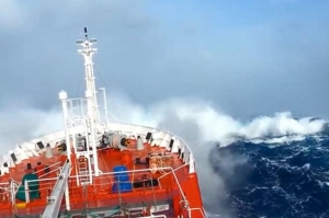 &Pi;&lambda;&omicron;ί&omicron; &mu;&epsilon; 22 &epsilon;&pi;&iota;&beta;ά&tau;&epsilon;&sigmaf; &pi;&lambda;έ&epsilon;&iota; &alpha;&kappa;&upsilon;&beta;έ&rho;&nu;&eta;&tau;&omicron; &sigma;&tau;&omicron; &Mu;&upsilon;&rho;&tau;ώ&omicron; &Pi;έ&lambda;&alpha;&gamma;&omicron;&sigmaf; &Sigma;&tau;&eta;&nu; &pi;&epsilon;&rho;&iota;&omicron;&chi;ή &pi;&nu;έ&omicron;&upsilon;&nu; ά&nu;&epsilon;&mu;&omicron;&iota; 10 &mu;&pi;&omicron;&phi;ό&rho;