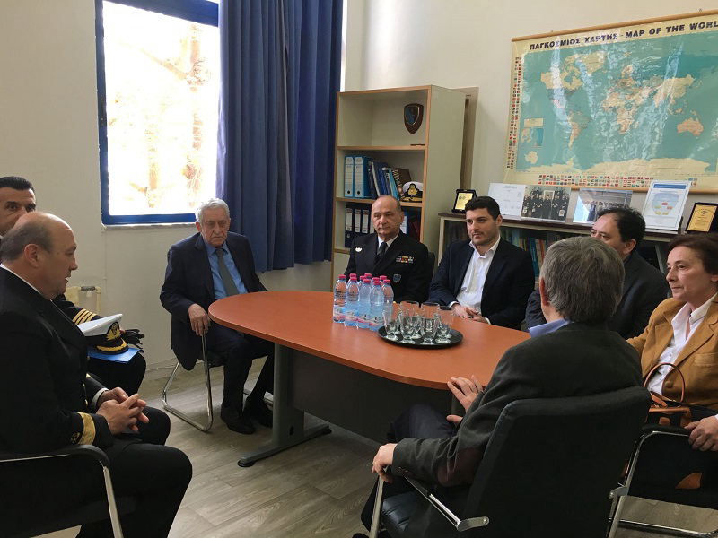 &Phi;. &Kappa;&omicron;&upsilon;&beta;έ&lambda;&eta;&sigmaf; &alpha;&pi;ό &Alpha;&Epsilon;&Nu; &Pi;&rho;έ&beta;&epsilon;&zeta;&alpha;&sigmaf;: &laquo;&Epsilon;&kappa;&sigma;&upsilon;&gamma;&chi;&rho;&omicron;&nu;&iota;&sigma;&mu;ό&sigmaf; &tau;&omicron;&upsilon; &delta;&eta;&mu;ό&sigma;&iota;&omicron;&upsilon; &chi;&alpha;&rho;&alpha;&kappa;&tau;ή&rho;&alpha; &kappa;&alpha;&iota; &epsilon;&nu;ί&sigma;&chi;&upsilon;&sigma;&eta; &tau;&eta;&sigmaf; &nu;&alpha;&upsilon;&tau;&iota;&kappa;ή&sigmaf; &epsilon;&kappa;&pi;&alpha;ί&delta;&epsilon;&upsilon;&sigma;&eta;&sigmaf;&raquo;