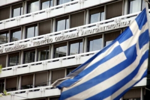 Greek finance minister not pessimistic after 3 agencies reduce economic outlook to "stable"