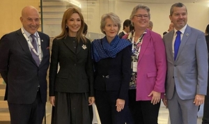 &Nu;&alpha;&upsilon;&tau;&iota;&lambda;ί&alpha;: &Pi;έ&nu;&tau;&epsilon; &gamma;&upsilon;&nu;&alpha;ί&kappa;&epsilon;&sigmaf; &sigma;&tau;&omicron; &tau;&iota;&mu;ό&nu;&iota; &tau;&omega;&nu; &epsilon;&upsilon;&rho;&omega;&pi;&alpha;ϊ&kappa;ώ&nu; &epsilon;&phi;&omicron;&pi;&lambda;&iota;&sigma;&tau;&iota;&kappa;ώ&nu; &epsilon;&nu;ώ&sigma;&epsilon;&omega;&nu;