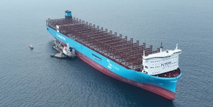 ANE MAERSK (container ship, 16k, owned by A.P. Moller-Maersk A/S) receiving green methanol from a bunkership, GOLDEN SUNNY HANA (owned by Hana Marine) at the Ulsan Port anchorage.