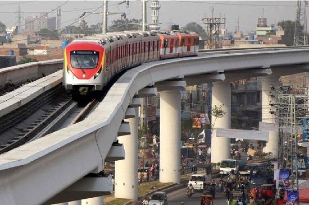 The China-Pakistan Economic Corridor is a collection of US$62 billion worth of infrastructure projects under construction across the South Asian country, including this metro train service in Lahore. (Photo/Xinhua)