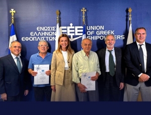 &Epsilon;.&Epsilon;.&Epsilon;.: &Beta;&rho;ά&beta;&epsilon;&upsilon;&sigma;&eta; &nu;&alpha;&upsilon;&tau;&iota;&kappa;ώ&nu; &mu;&epsilon; &tau;&eta; &mu;&epsilon;&gamma;&alpha;&lambda;ύ&tau;&epsilon;&rho;&eta; &theta;&alpha;&lambda;ά&sigma;&sigma;&iota;&alpha; &upsilon;&pi;&eta;&rho;&epsilon;&sigma;ί&alpha;