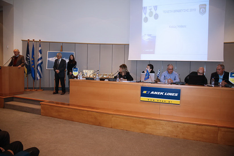 &Sigma;&tau;&eta;&nu; &Alpha;&Nu;&Epsilon;&Kappa; LINES &omicron;&iota; &beta;&rho;&alpha;&beta;&epsilon;ύ&sigma;&epsilon;&iota;&sigmaf; &tau;&omega;&nu; &pi;&rho;&omega;&tau;&alpha;&theta;&lambda;&eta;&tau;ώ&nu;  &tau;&omicron;&upsilon; &Gamma;&upsilon;&mu;&nu;. &Sigma;&upsilon;&lambda;. &laquo;&Epsilon;&Lambda;&Epsilon;&Upsilon;&Theta;&Epsilon;&omicron;a1&Iota;&Omicron;&Sigma; &Beta;&Epsilon;&Nu;&Iota;&Zeta;&Epsilon;&Lambda;&Omicron;&Sigma;&raquo;