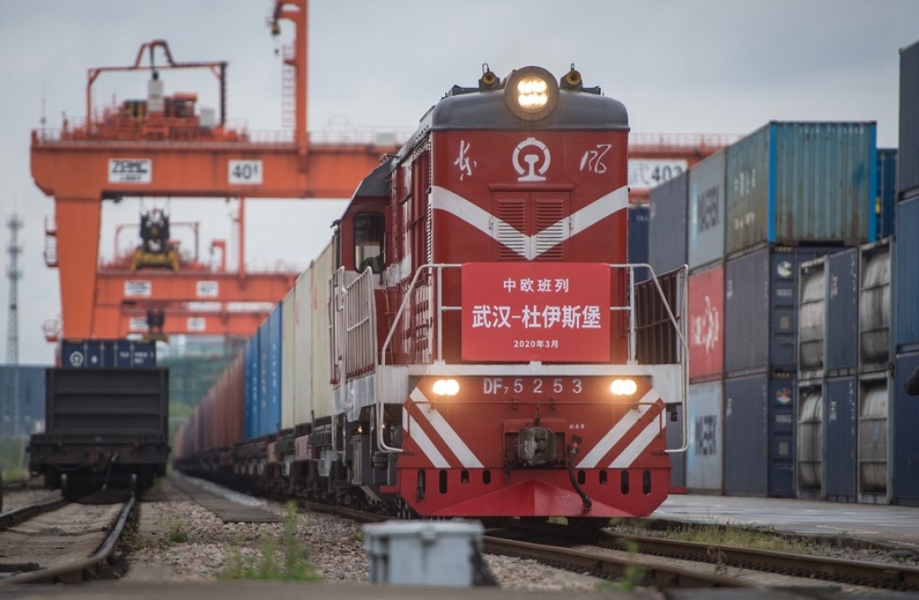 A China-Europe freight train bound for Duisburg of Germany pulls out of the Wuhan terminal of China Railway Intermodal in Wuhan, central China's Hubei Province, March 28, 2020. (Xinhua/Xiao Yijiu)