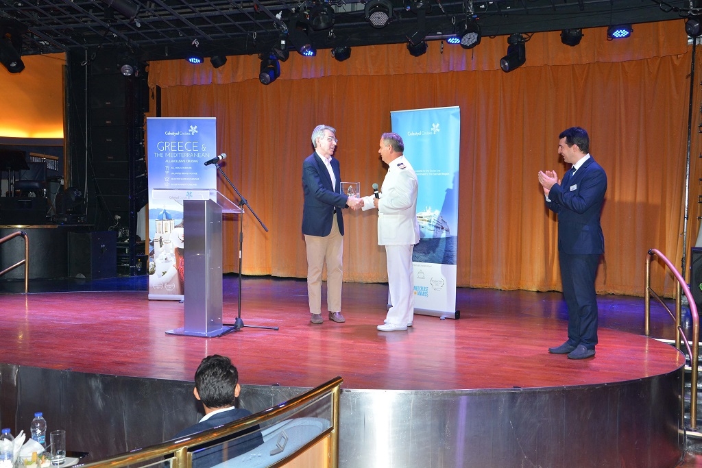 O Geoffrey Pyatt &amp; &omicron; &kappa;&alpha;&pi;&epsilon;&tau;ά&nu;&iota;&omicron;&sigmaf; &tau;&omicron;&upsilon; Celestyal Crystal &kappa;&omicron;&sigmaf; &Nu;ί&kappa;&omicron;&sigmaf; &Beta;&alpha;&sigma;&iota;&lambda;&epsilon;ί&omicron;&upsilon;