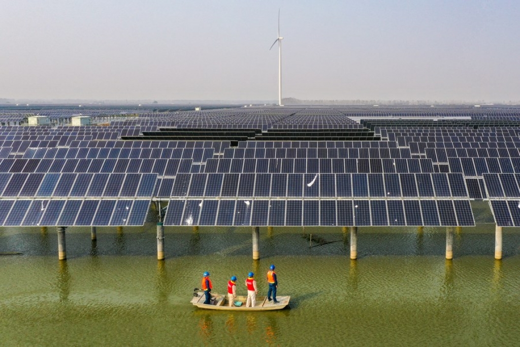Aerial photo taken on Nov. 3, 2021 shows electricity workers patrolling amid a photovoltaic and wind power generation project installed above the fishery waters in Sheyanghu Township of Baoying County of Yangzhou, east China's Jiangsu Province. (Xinhua/Li Bo)