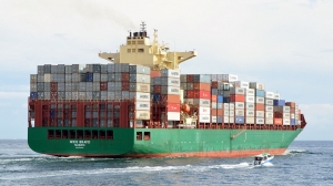 Danaos: &Epsilon;&pi;έ&sigma;&tau;&rho;&epsilon;&psi;&epsilon; &mu;&epsilon;&rho;ί&sigma;&mu;&alpha;&tau;&alpha; ύ&psi;&omicron;&upsilon;&sigmaf; $200 &epsilon;&kappa;&alpha;&tau;&omicron;&mu;&mu;&upsilon;&rho;ί&omega;&nu;