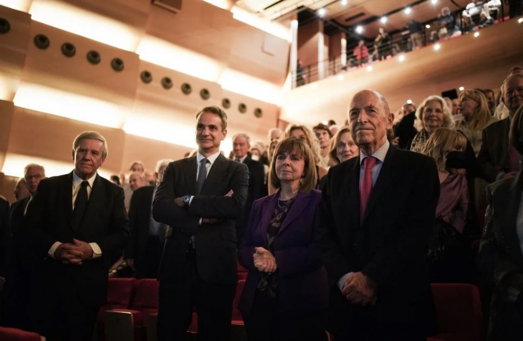 &Alpha;&pi;ό &alpha;&rho;&iota;&sigma;&tau;&epsilon;&rho;ά: &Sigma;&upsilon;&mu;&epsilon;ώ&nu; &Tau;&sigma;&omicron;&mu;ώ&kappa;&omicron;&sigmaf;, &Pi;&rho;ό&epsilon;&delta;&rho;&omicron;&sigmaf; &tau;&omicron;&upsilon; &Omicron;&iota;&kappa;&omicron;&nu;&omicron;&mu;&iota;&kappa;&omicron;ύ &Phi;ό&rho;&omicron;&upsilon;&mu; &tau;&omega;&nu; &Delta;&epsilon;&lambda;&phi;ώ&nu;, &Kappa;&upsilon;&rho;&iota;ά&kappa;&omicron;&sigmaf; &Mu;&eta;&tau;&sigma;&omicron;&tau;ά&kappa;&eta;&sigmaf;, &Pi;&rho;&omega;&theta;&upsilon;&pi;&omicron;&upsilon;&rho;&gamma;ό&sigmaf; &kappa;&alpha;&iota; &Pi;&rho;ό&epsilon;&delta;&rho;&omicron;&sigmaf; &tau;&eta;&sigmaf; &Nu;έ&alpha;&sigmaf; &Delta;&eta;&mu;&omicron;&kappa;&rho;&alpha;&tau;ί&alpha;&sigmaf;, &Kappa;&alpha;&tau;&epsilon;&rho;ί&nu;&alpha; &Sigma;&alpha;&kappa;&epsilon;&lambda;&lambda;&alpha;&rho;&omicron;&pi;&omicron;ύ&lambda;&omicron;&upsilon;, &Pi;&rho;ό&epsilon;&delta;&rho;&omicron;&sigmaf; &tau;&eta;&sigmaf; &Delta;&eta;&mu;&omicron;&kappa;&rho;&alpha;&tau;ί&alpha;&sigmaf;, &Kappa;ώ&sigma;&tau;&alpha;&sigmaf; &Sigma;&eta;&mu;ί&tau;&eta;&sigmaf;, &pi;&rho;ώ&eta;&nu; &Pi;&rho;&omega;&theta;&upsilon;&pi;&omicron;&upsilon;&rho;&gamma;ό&sigmaf; &kappa;&alpha;&iota; &Pi;&rho;ό&epsilon;&delta;&rho;&omicron;&sigmaf; &tau;&omicron;&upsilon; &Pi;&Alpha;&Sigma;&Omicron;&Kappa; (1996-2004)