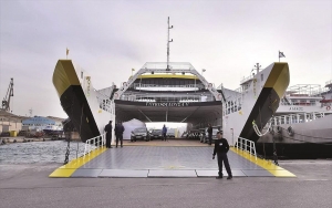 &Eta; &epsilon;&pi;&iota;&beta;&omicron;&lambda;ή &Phi;&Pi;&Alpha; &sigma;&tau;&eta; &nu;&alpha;&upsilon;&tau;&iota;&lambda;ί&alpha; &sigma;&upsilon;&rho;&rho;ί&kappa;&nu;&omega;&sigma;&epsilon; &tau;&eta;&nu; &nu;&alpha;&upsilon;&pi;ή&gamma;&eta;&sigma;&eta; &phi;έ&rho;&iota; &sigma;&tau;&eta; &chi;ώ&rho;&alpha; &mu;&alpha;&sigmaf;: &Beta;&alpha;&gamma;&gamma;έ&lambda;&eta;&sigmaf; &Sigma;&omicron;&phi;&rho;ά&sigmaf;, &mu;έ&lambda;&omicron;&sigmaf; &tau;&eta;&sigmaf; Έ&nu;&omega;&sigma;&eta;&sigmaf; &Pi;&lambda;&omicron;&iota;&omicron;&kappa;&tau;&eta;&tau;ώ&nu; &Pi;&omicron;&rho;&theta;&mu;&epsilon;ί&omega;&nu; &Epsilon;&sigma;&omega;&tau;&epsilon;&rho;&iota;&kappa;&omicron;ύ