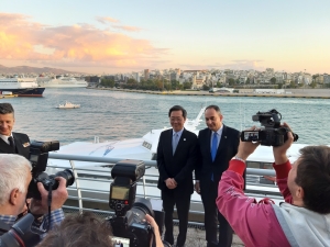 &Iota;. &Pi;&lambda;&alpha;&kappa;&iota;&omega;&tau;ά&kappa;&eta;&sigmaf;:  &Nu;έ&alpha; &epsilon;&pi;&omicron;&chi;ή &sigma;&tau;&iota;&sigmaf; &Epsilon;&lambda;&lambda;&eta;&nu;&omicron;&kappa;&iota;&nu;&epsilon;&zeta;&iota;&kappa;έ&sigmaf; &sigma;&chi;έ&sigma;&epsilon;&iota;&sigmaf; &sigma;&eta;&mu;&alpha;&tau;&omicron;&delta;&omicron;&tau;&epsilon;ί &tau;&omicron; master plan &tau;&eta;&sigmaf; &Omicron;&Lambda;&Pi;- Cosco