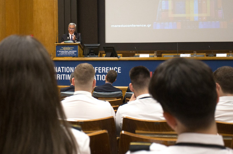 2&omicron; &Delta;&iota;&epsilon;&theta;&nu;έ&sigmaf; &Sigma;&upsilon;&nu;έ&delta;&rho;&iota;&omicron; &Nu;&alpha;&upsilon;&tau;&iota;&kappa;ή&sigmaf; &Epsilon;&kappa;&pi;&alpha;ί&delta;&epsilon;&upsilon;&sigma;&eta;&sigmaf; &alpha;&pi;ό &tau;&omicron; &Mu;&eta;&tau;&rho;&omicron;&pi;&omicron;&lambda;&iota;&tau;&iota;&kappa;ό &Kappa;&omicron;&lambda;&lambda;έ&gamma;&iota;&omicron;