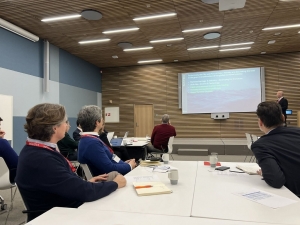 &Sigma;&tau;&alpha; &gamma;&rho;&alpha;&phi;&epsilon;ί&alpha; &tau;&eta;&sigmaf; DNV &sigma;&tau;&omicron; H&oslash;vik