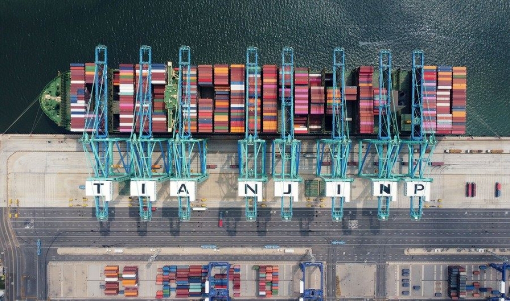 This aerial photo shows a cargo ship at a smart container terminal of Tianjin Port in north China's Tianjin, July 7, 2023. (Xinhua/Zhao Zishuo)