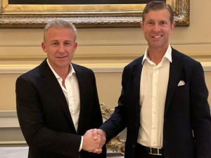 (&alpha;-&delta;) &Omicron; &Kappa;&omega;&sigma;&tau;ή&sigmaf; &Iota;. &Phi;&rho;&alpha;&gamma;&kappa;&omicron;ύ&lambda;&eta;&sigmaf;, &Iota;&delta;&rho;&upsilon;&tau;ή&sigmaf; &kappa;&alpha;&iota; CEO &tau;&eta;&sigmaf; Franman &kappa;&alpha;&iota; &omicron; Noah Silberschmidt, &Iota;&delta;&rho;&upsilon;&tau;ή&sigmaf; &amp; CEO &tau;&eta;&sigmaf; Silverstream Technologies