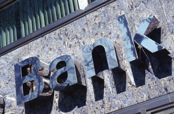 &laquo;&Kappa;ό&kappa;&kappa;&iota;&nu;&alpha;&raquo; &delta;ά&nu;&epsilon;&iota;&alpha; &euro;4,4 &delta;&iota;&sigma;. &theta;&alpha; &pi;&omega;&lambda;&eta;&theta;&omicron;ύ&nu; &omega;&sigmaf; &tau;&omicron; &tau;έ&lambda;&omicron;&sigmaf; &Iota;&omicron;&upsilon;&nu;ί&omicron;&upsilon;