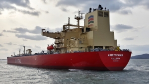 &Eta; Capital Ship Management Corp. &pi;&alpha;&rho;έ&lambda;&alpha;&beta;&epsilon; &tau;&omicron; M/T &lsquo;Aristofanis&rsquo;