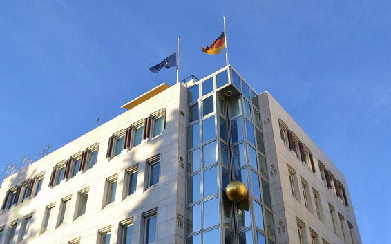 &Tau;&iota; &epsilon;ί&pi;&epsilon; &eta; &Mu;έ&rho;&kappa;&epsilon;&lambda; &sigma;&epsilon; &epsilon;&pi;&iota;&chi;&epsilon;&iota;&rho;&eta;&mu;&alpha;&tau;ί&epsilon;&sigmaf; &gamma;&iota;&alpha; &phi;ό&rho;&omicron;&upsilon;&sigmaf;, &delta;&eta;&mu;ό&sigma;&iota;&omicron; &kappa;&alpha;&iota; &tau;&rho;ά&pi;&epsilon;&zeta;&epsilon;&sigmaf;