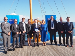 &Omicron;&iota; Έ&lambda;&lambda;&eta;&nu;&epsilon;&sigmaf; &Chi;&rho;&eta;&mu;&alpha;&tau;&omicron;&delta;ό&tau;&epsilon;&sigmaf; &tau;&eta;&sigmaf; &Nu;&alpha;&upsilon;&tau;&iota;&lambda;ί&alpha;&sigmaf; &tau;ί&mu;&eta;&sigma;&alpha;&nu; &tau;&omicron; &Delta;&iota;&omicron;&iota;&kappa;&eta;&tau;ή &tau;&eta;&sigmaf; &Tau;&rho;ά&pi;&epsilon;&zeta;&alpha;&sigmaf; &tau;&eta;&sigmaf; &Epsilon;&lambda;&lambda;ά&delta;&omicron;&sigmaf; &kappa;. &Iota;&omega;ά&nu;&nu;&eta; &Sigma;&tau;&omicron;&upsilon;&rho;&nu;ά&rho;&alpha;