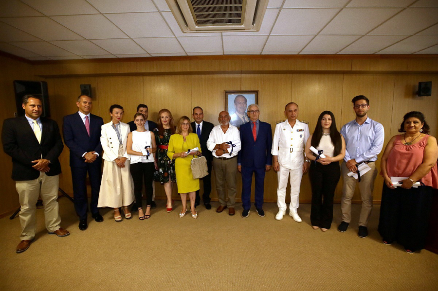 &Theta;. &Beta;&epsilon;&nu;&iota;ά&mu;&eta;&sigmaf;: &Sigma;&tau;&omicron; &pi;&rho;ό&sigma;&omega;&pi;&omicron; &tau;&omega;&nu; &delta;ύ&omicron; &nu;&alpha;&upsilon;&tau;&iota;&kappa;ώ&nu; &beta;&rho;&alpha;&beta;&epsilon;ύ&epsilon;&tau;&alpha;&iota; &kappa;&alpha;&iota; &alpha;&nu;&alpha;&gamma;&nu;&omega;&rho;ί&zeta;&epsilon;&tau;&alpha;&iota; &eta; &nu;&alpha;&upsilon;&tau;&omicron;&sigma;ύ&nu;&eta; &tau;&omega;&nu; &Epsilon;&lambda;&lambda;ή&nu;&omega;&nu; 