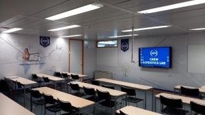 &Tau;&omicron; BCA COLLEGE &kappa;&alpha;&iota; &eta; ATPI Marine Travel &xi;&epsilon;&kappa;&iota;&nu;&omicron;ύ&nu; &mu;&iota;&alpha; &sigma;&eta;&mu;&alpha;&nu;&tau;&iota;&kappa;ή &sigma;&upsilon;&nu;&epsilon;&rho;&gamma;&alpha;&sigma;ί&alpha; &mu;&epsilon; &tau;&alpha; &epsilon;&pi;ί&sigma;&eta;&mu;&alpha; &epsilon;&gamma;&kappa;&alpha;ί&nu;&iota;&alpha; &tau;&omicron;&upsilon; Crew Logistics Lab.