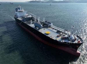 Purus Marine: &Pi;&alpha;&rho;ά&gamma;&gamma;&epsilon;&iota;&lambda;&epsilon; &delta;ύ&omicron; &pi;&omicron;&lambda;ύ &mu;&epsilon;&gamma;ά&lambda;&alpha; &pi;&lambda;&omicron;ί&alpha; &mu;&epsilon;&tau;&alpha;&phi;&omicron;&rho;ά&sigmaf; &alpha;&iota;&theta;&alpha;&nu;ί&omicron;&upsilon;