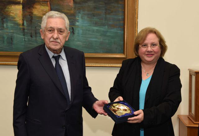 &Delta;&iota;&mu;&epsilon;&rho;ή&sigmaf; &sigma;&upsilon;&nu;ά&nu;&tau;&eta;&sigma;&eta; &tau;&omicron;&upsilon; &Upsilon;&Nu;&Alpha;&Nu;&Pi; &mu;&epsilon; &tau;&eta;&nu; &pi;&rho;έ&sigma;&beta;&eta; &tau;&eta;&sigmaf; &Delta;&eta;&mu;&omicron;&kappa;&rho;&alpha;&tau;ί&alpha;&sigmaf; &tau;&eta;&sigmaf; &Kappa;&omicron;ύ&beta;&alpha;&sigmaf;