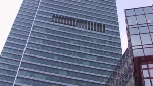 &Eta; DVB &epsilon;&gamma;&kappa;&alpha;&tau;&alpha;&lambda;&epsilon;ί&pi;&epsilon;&iota; &tau;&eta; &chi;&rho;&eta;&mu;&alpha;&tau;&omicron;&delta;ό&tau;&eta;&sigma;&eta; &tau;&eta;&sigmaf; &nu;&alpha;&upsilon;&tau;&iota;&lambda;ί&alpha;&sigmaf;