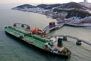 This aerial photo taken on Dec. 27, 2023 shows a huge oil tanker at a crude oil terminal of the Yantai Port in Yantai, east China's Shandong Province. (Xinhua/Li An)