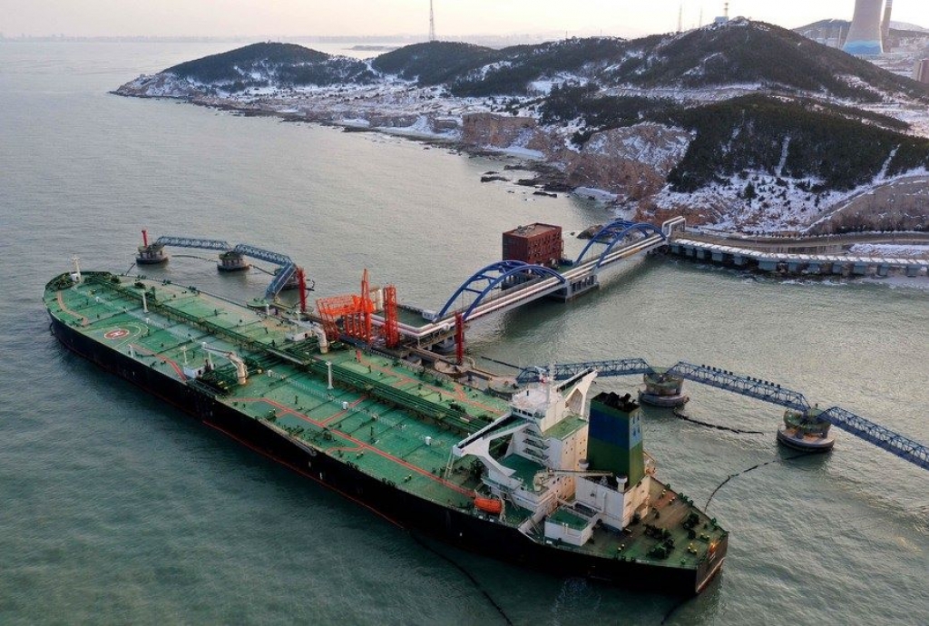 This aerial photo taken on Dec. 27, 2023 shows a huge oil tanker at a crude oil terminal of the Yantai Port in Yantai, east China's Shandong Province. (Xinhua/Li An)