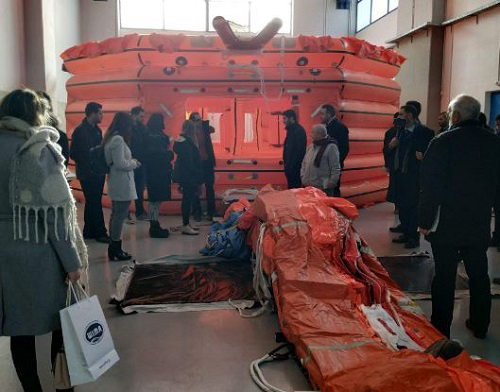 &Alpha;&nu;&omicron;&iota;&chi;&tau;ό&sigmaf; &delta;&iota;ά&lambda;&omicron;&gamma;&omicron;&sigmaf; &sigma;&pi;&omicron;&upsilon;&delta;&alpha;&sigma;&tau;ώ&nu; &mu;&epsilon; &tau;&eta; &nu;&alpha;&upsilon;&tau;&iota;&lambda;ί&alpha;