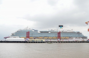 &Eta; &phi;&omega;&tau;&omicron;&gamma;&rho;&alpha;&phi;ί&alpha; &tau;&rho;&alpha;&beta;ή&chi;&tau;&eta;&kappa;&epsilon; &sigma;&tau;&iota;&sigmaf; 4 &Nu;&omicron;&epsilon;&mu;&beta;&rho;ί&omicron;&upsilon; 2023 &kappa;&alpha;&iota; &delta;&epsilon;ί&chi;&nu;&epsilon;&iota; &tau;&omicron; &kappa;&rho;&omicron;&upsilon;&alpha;&zeta;&iota;&epsilon;&rho;ό&pi;&lambda;&omicron;&iota;&omicron; "Adora Magic City" &sigma;&tau;&eta; &Sigma;&alpha;&gamma;&kappa;ά&eta;, &sigma;&tau;&eta;&nu; &alpha;&nu;&alpha;&tau;&omicron;&lambda;&iota;&kappa;ή &Kappa;ί&nu;&alpha;. (Xinhua/Ding Ting)