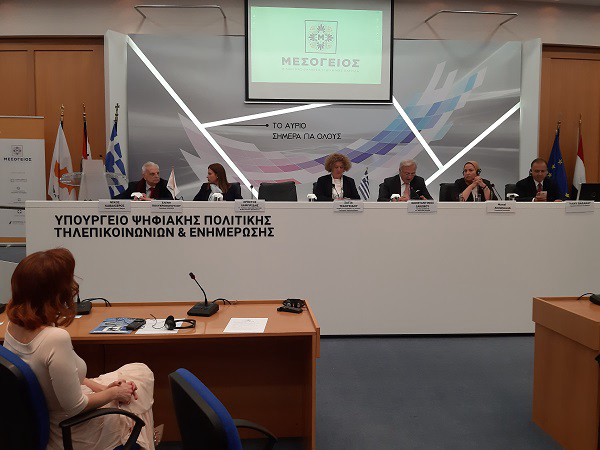 &Mu;&epsilon; &theta;έ&mu;&alpha; &tau;&eta; &nu;&alpha;&upsilon;&tau;&iota;&lambda;ί&alpha;, &omicron;&lambda;&omicron;&kappa;&lambda;&eta;&rho;ώ&theta;&eta;&kappa;&epsilon; &tau;&omicron; &sigma;&upsilon;&nu;έ&delta;&rho;&iota;&omicron; &laquo;&Mu;&epsilon;&sigma;ό&gamma;&epsilon;&iota;&omicron;&sigmaf;: &eta; &delta;&iota;&kappa;ή &mu;&alpha;&sigmaf; &theta;ά&lambda;&alpha;&sigma;&sigma;&alpha;, &eta; &delta;&iota;&kappa;ή &mu;&alpha;&sigmaf; &pi;&alpha;&tau;&rho;ί&delta;&alpha;&raquo;