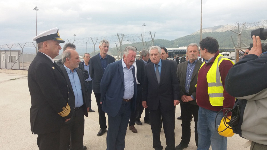 &Phi;. &Kappa;&omicron;&upsilon;&beta;έ&lambda;&eta;&sigmaf;: &laquo;&Alpha;&nu;ά&pi;&tau;&upsilon;&xi;&eta; &gamma;&iota;&alpha; &tau;&eta;&nu; &kappa;&omicron;&iota;&nu;&omega;&nu;ί&alpha; &kappa;&alpha;&iota; ό&chi;&iota; &gamma;&iota;&alpha; &tau;&eta;&nu; &omicron;&iota;&kappa;&omicron;&nu;&omicron;&mu;&iota;&kappa;ή &epsilon;&lambda;ί&tau;&raquo;