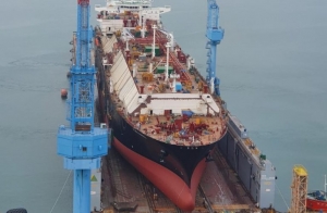 O ό&mu;&iota;&lambda;&omicron;&sigmaf; HHI &lambda;&alpha;&mu;&beta;ά&nu;&epsilon;&iota; &pi;&alpha;&rho;&alpha;&gamma;&gamma;&epsilon;&lambda;ί&epsilon;&sigmaf; ύ&psi;&omicron;&upsilon;&sigmaf; 1,13 &delta;&iota;&sigmaf; &delta;&omicron;&lambda;&alpha;&rho;ί&omega;&nu; &gamma;&iota;&alpha; 6 LNG carriers