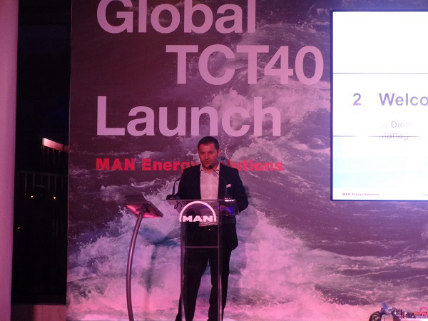 MAN Energy Solutions Hellas: &Sigma;&tau;&omicron;&nu; &Pi;&epsilon;&iota;&rho;&alpha;&iota;ά &eta; &pi;&alpha;&gamma;&kappa;ό&sigma;&mu;&iota;&alpha; &pi;&rho;ώ&tau;&eta; &nu;&alpha;&upsilon;&tau;&iota;&lambda;&iota;&alpha;&kappa;&omicron;ύ &tau;&epsilon;&chi;&nu;&omicron;&lambda;&omicron;&gamma;&iota;&kappa;&omicron;ύ &epsilon;&xi;&omicron;&pi;&lambda;&iota;&sigma;&mu;&omicron;ύ &nu;έ&alpha;&sigmaf; &gamma;&epsilon;&nu;&iota;ά&sigmaf;